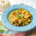 Sopa de legumes com carne ao curry