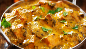Sopa de legumes com carne ao curry